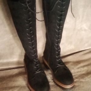 Women's size 8 that fits like a 9 knee high boots